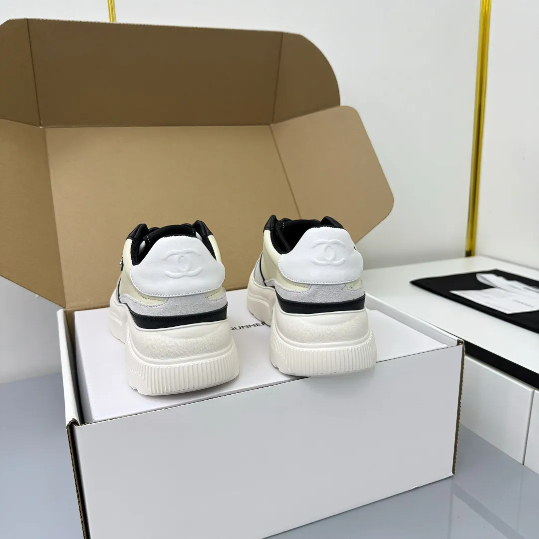 👟👟Ex-factory price 620👟👟 Chanel bread shoes ~ original calfskin panda shoes Chanel 25C latest hot style panda black and white sports shoes casual sneakers Xiaoxiang hot item classic black and white panda color coco girls must pay Fabric: original custom mixed sheepskin lining: original imported breathable mesh lining outsole: Original molded rubber + TPU combination Size: Women's 35-41